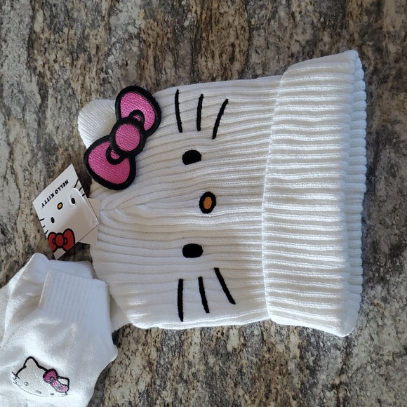 Hello Kitty White and Pink Hat and Gloves Set Sanrio - Picture 4 of 9